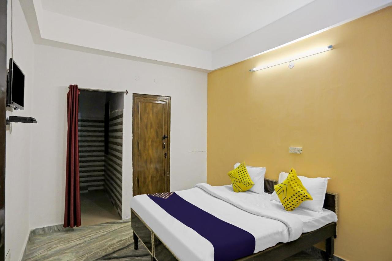 Spot On Raj Hotel Vip Near Worlds Of Wonder Kālkāji Devi Exteriör bild