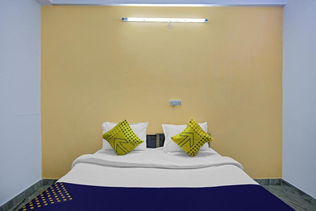 Spot On Raj Hotel Vip Near Worlds Of Wonder Kālkāji Devi Exteriör bild