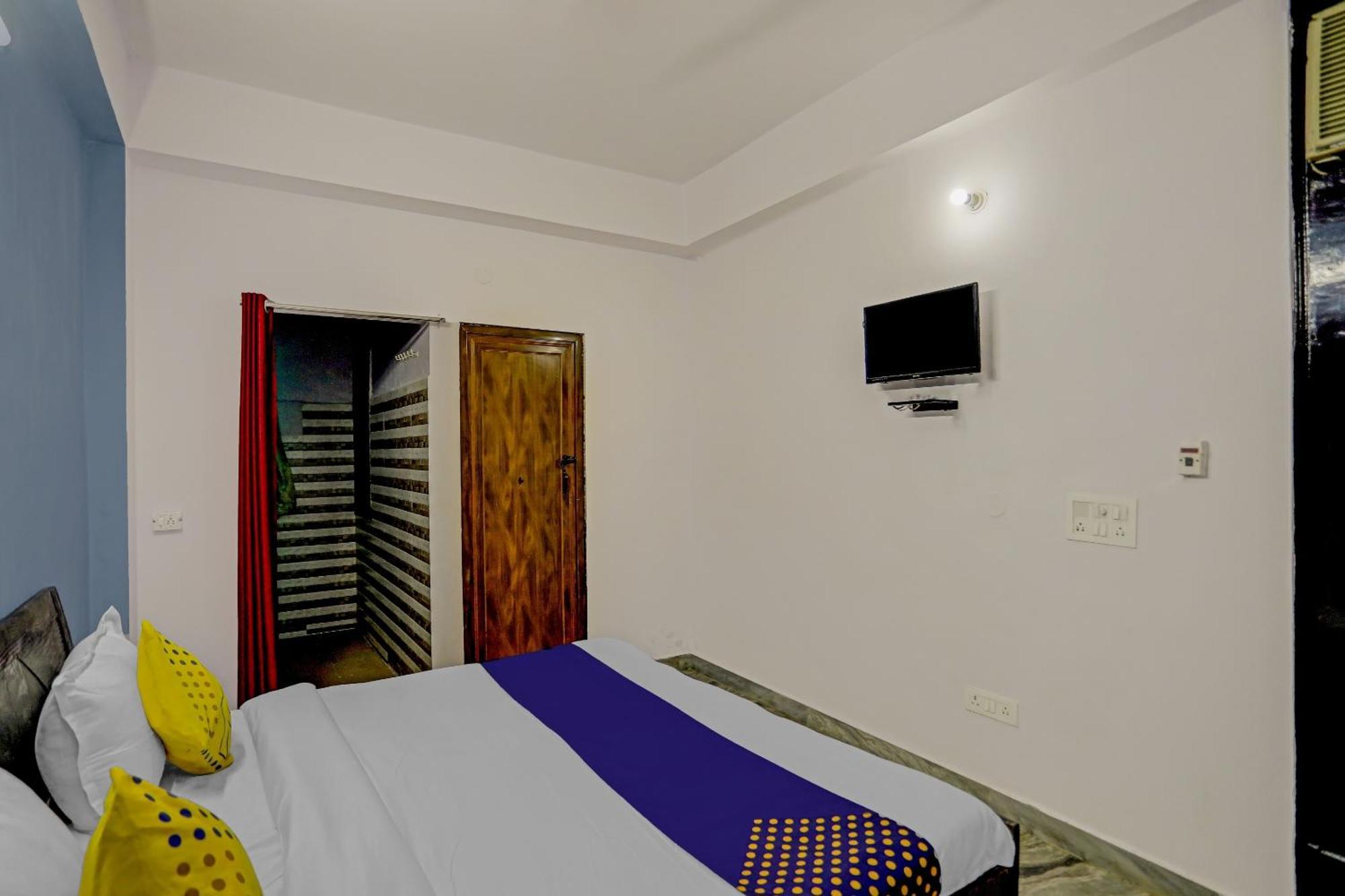 Spot On Raj Hotel Vip Near Worlds Of Wonder Kālkāji Devi Exteriör bild
