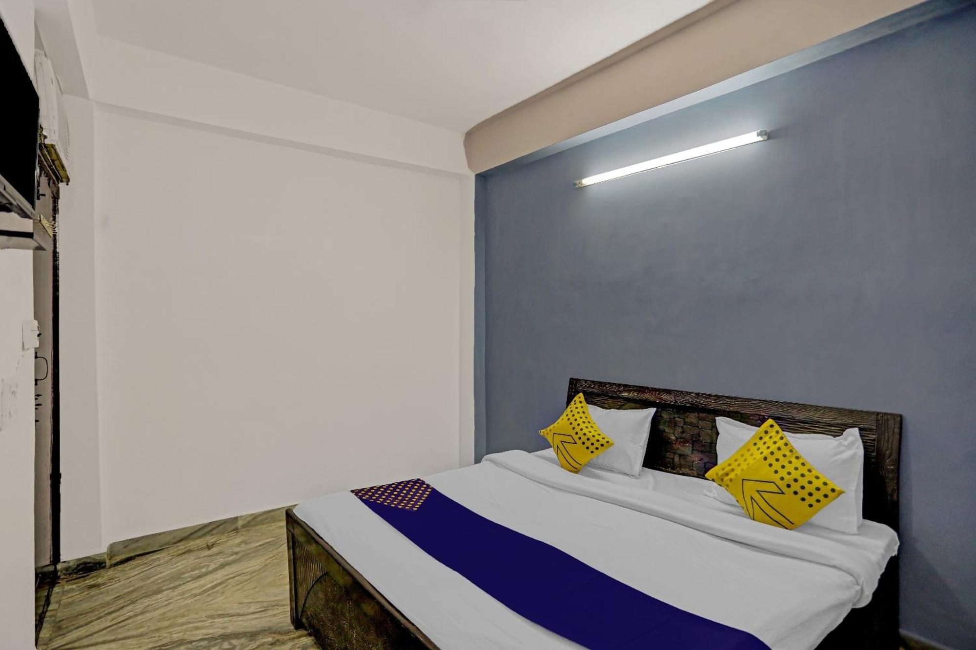Spot On Raj Hotel Vip Near Worlds Of Wonder Kālkāji Devi Exteriör bild
