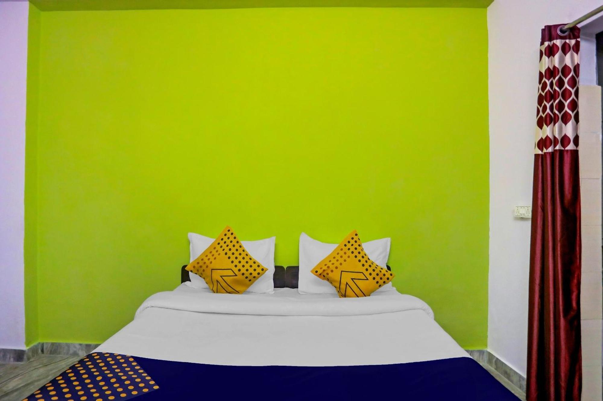 Spot On Raj Hotel Vip Near Worlds Of Wonder Kālkāji Devi Exteriör bild